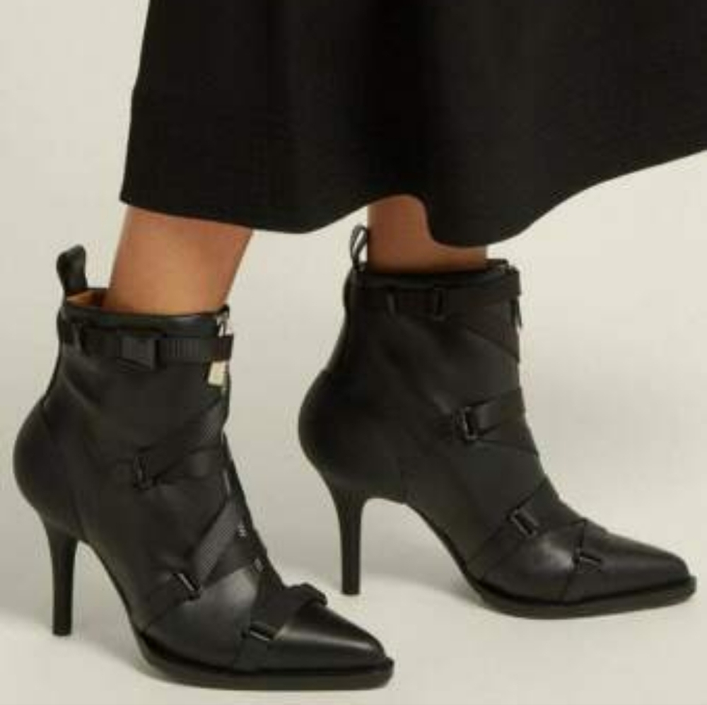 Chloe Tracy Black Heeled Pointed Boots 39